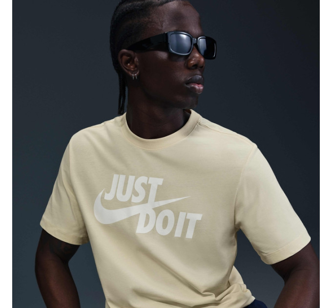 Чоловіча Футболка Nike M NSW TEE JUST DO IT SWOOSH Бежевий S (7dAR5006-229 S)