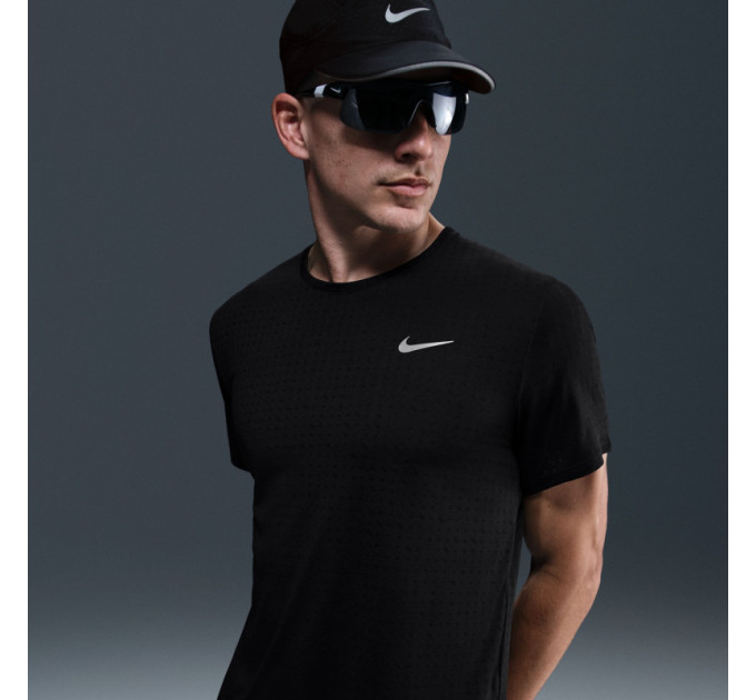 Чоловіча Футболка NIKE M NK DF BREATHE MILER SS TOP Чорний L (7dHJ4181-010 L)