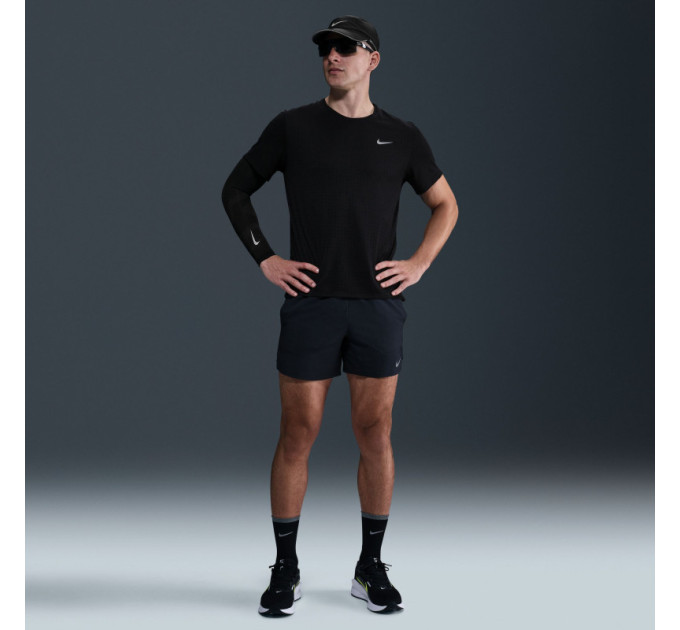 Чоловіча Футболка NIKE M NK DF BREATHE MILER SS TOP Чорний L (7dHJ4181-010 L)