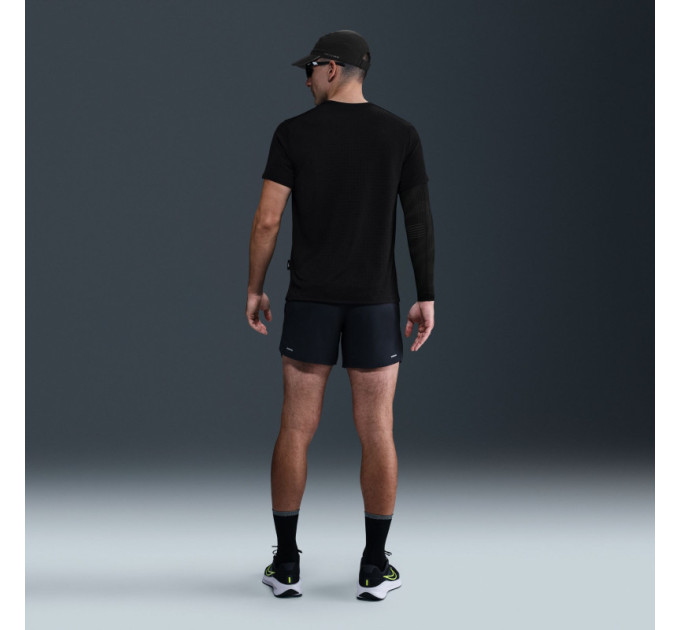 Чоловіча Футболка NIKE M NK DF BREATHE MILER SS TOP Чорний L (7dHJ4181-010 L)