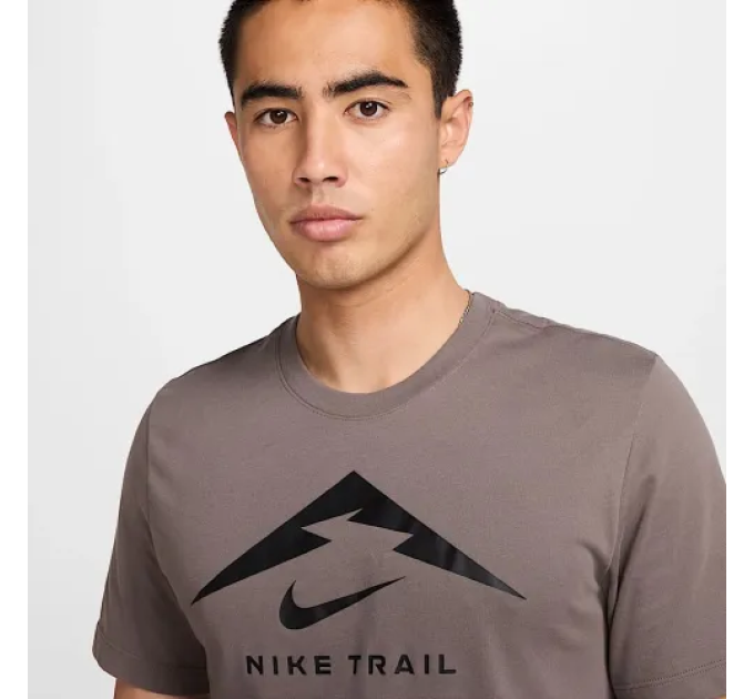 Чоловіча Футболка Nike M DF TEE TRAIL LOGO Коричневий L (7dFQ3914-289 L)