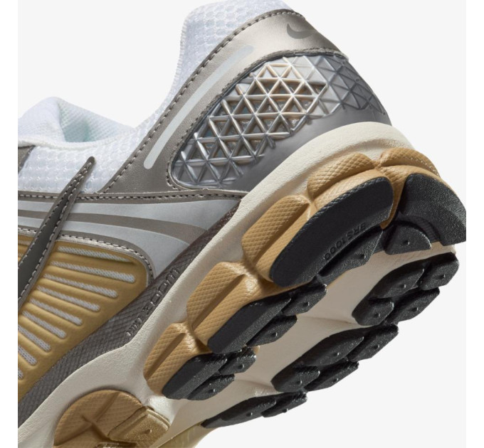 Чоловічі Кросівки Nike ZOOM VOMERO 5 Різнокольоровий 44 (7dFJ4151-006 44)