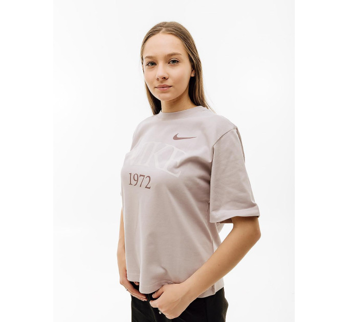 Жіноча Футболка Nike W TEE CLASSICS BOXY Бежевий XS (7dFQ6600-019 XS) Жіноча Футболка Nike W TEE CLASSICS BOXY Бежевий XS (7dFQ6600-019 XS)
