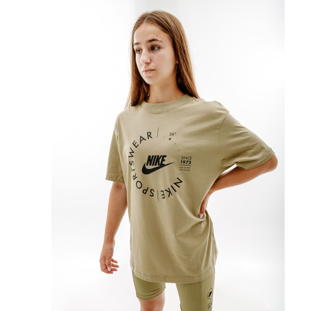 Жіноча Футболка Nike W NSW TEE BF PRNT SU Хакі M (7dFD4235-276 M) Жіноча Футболка Nike W NSW TEE BF PRNT SU Хакі M (7dFD4235-276 M)