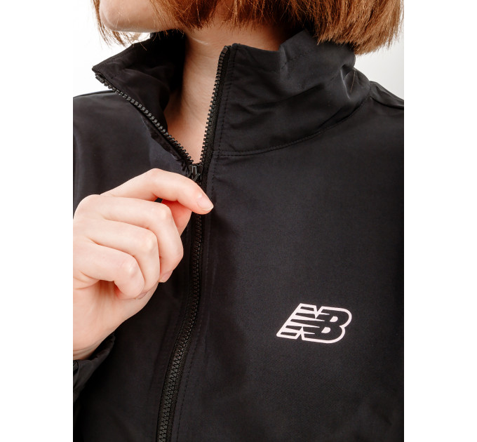 Жіноча Куртка New Balanc Sport Woven Чорний S (7dWJ33501BK S)