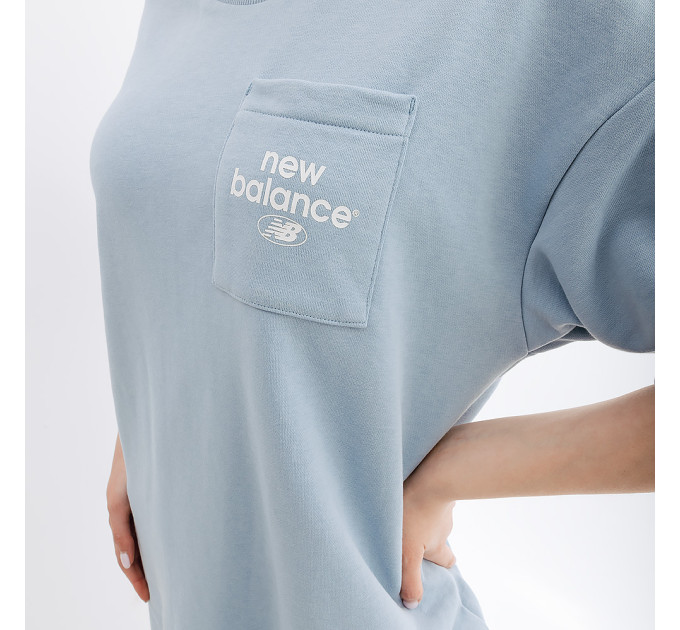 Жіноче Сукня New Balance Essentials Stacked Logo Блакитний XS (7dWD31501LAY XS)