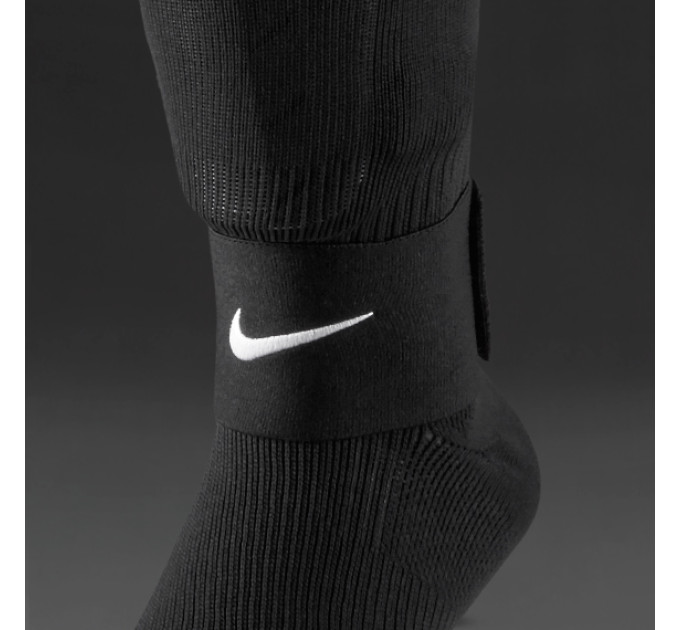 Чоловічий Тримач для щитків Nike NK GUARD STAY-II Чорний One size (7dSE0047-001 One size) Чоловічий Тримач для щитків Nike NK GUARD STAY-II Чорний One size (7dSE0047-001 One size)