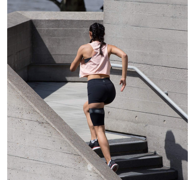 Компресійні рукава до стегна Reebok Compression Thigh Sleeve чорний Уні M RRSL-13524 M