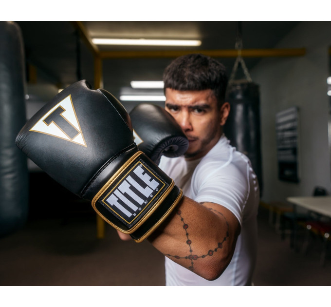 Боксерські рукавиці TITLE Boxeo Mexican Leather Quatro Black/White 12 oz (бинти 4м. в комплекті)