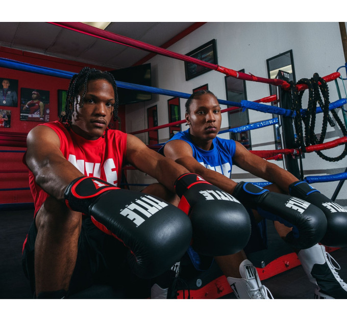 Боксерські рукавиці TITLE Boxing Dynamic Strike Black/White 16 oz (бинти 4м. в комплекті)