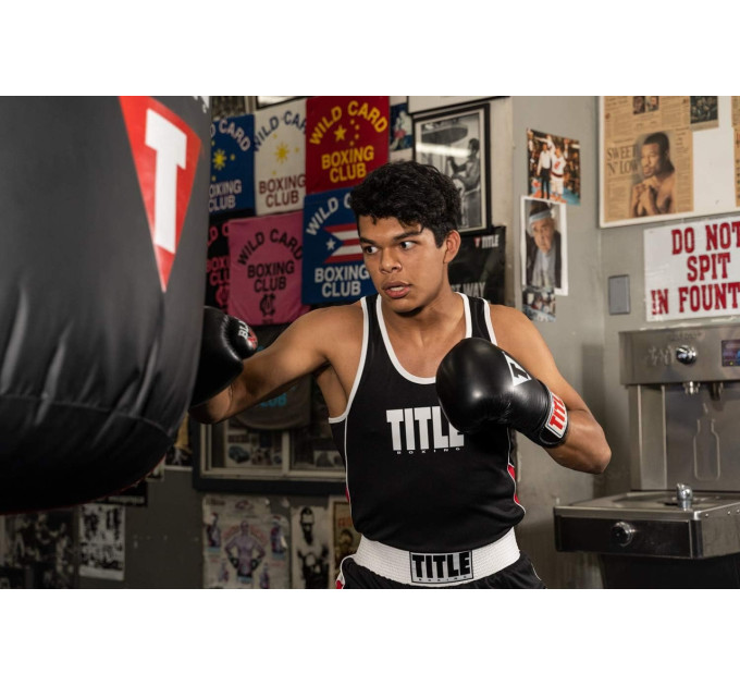 Боксерські рукавиці TITLE Classic Black Max Black 8 oz (бинти 4м. в комплекті)