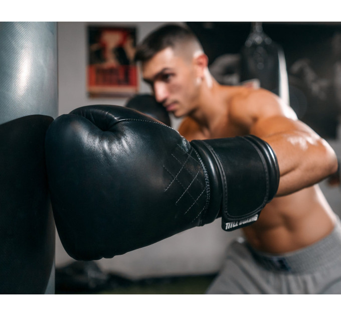Боксерські рукавиці TITLE Boxing Ko-Vert Black 14 oz (бинти 4м. в комплекті)